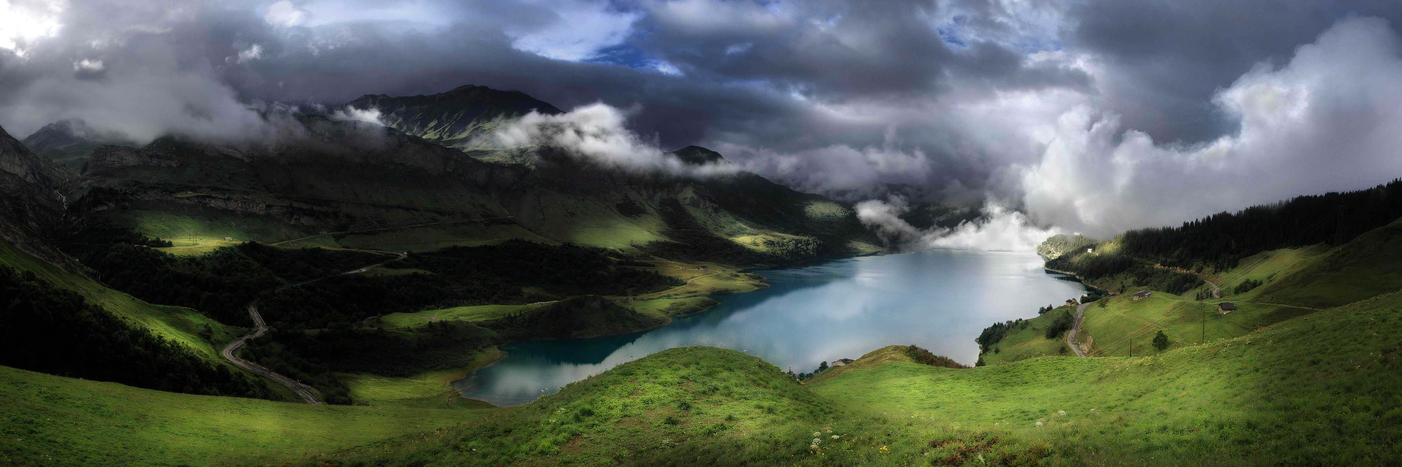 Le Lac de Roselend en Été